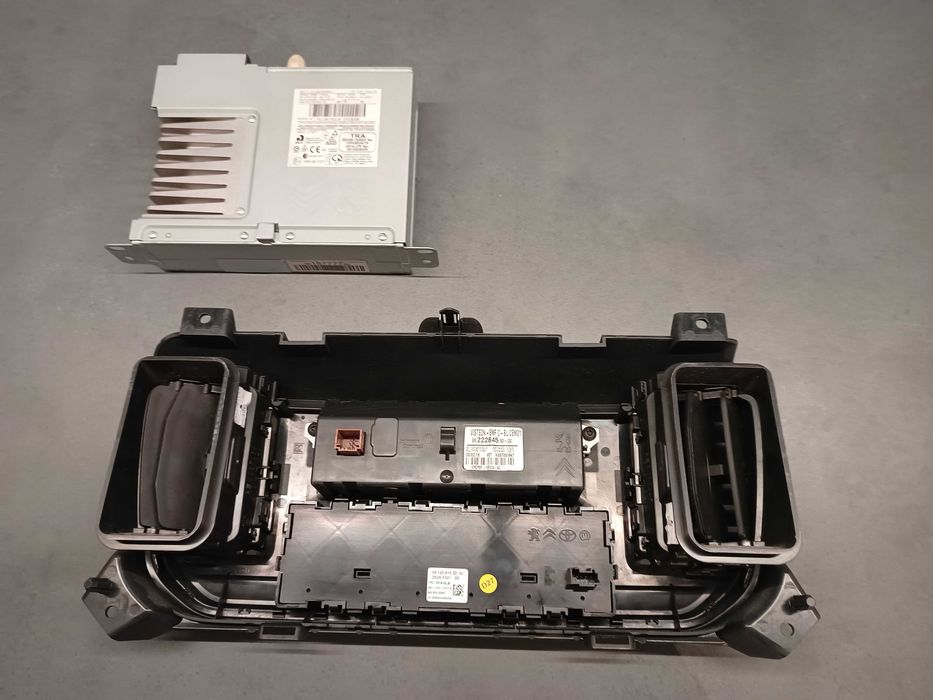 Radio, panel, wyświetlacz do samochodu