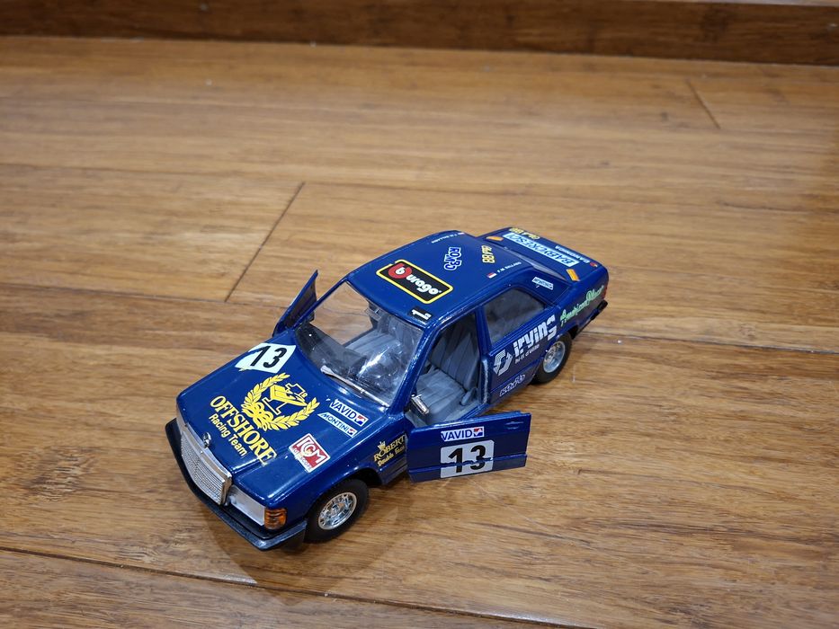 Klasyk Mercedes 190E Bburago 1:25 Vintage Włochy Kolekcjonerski