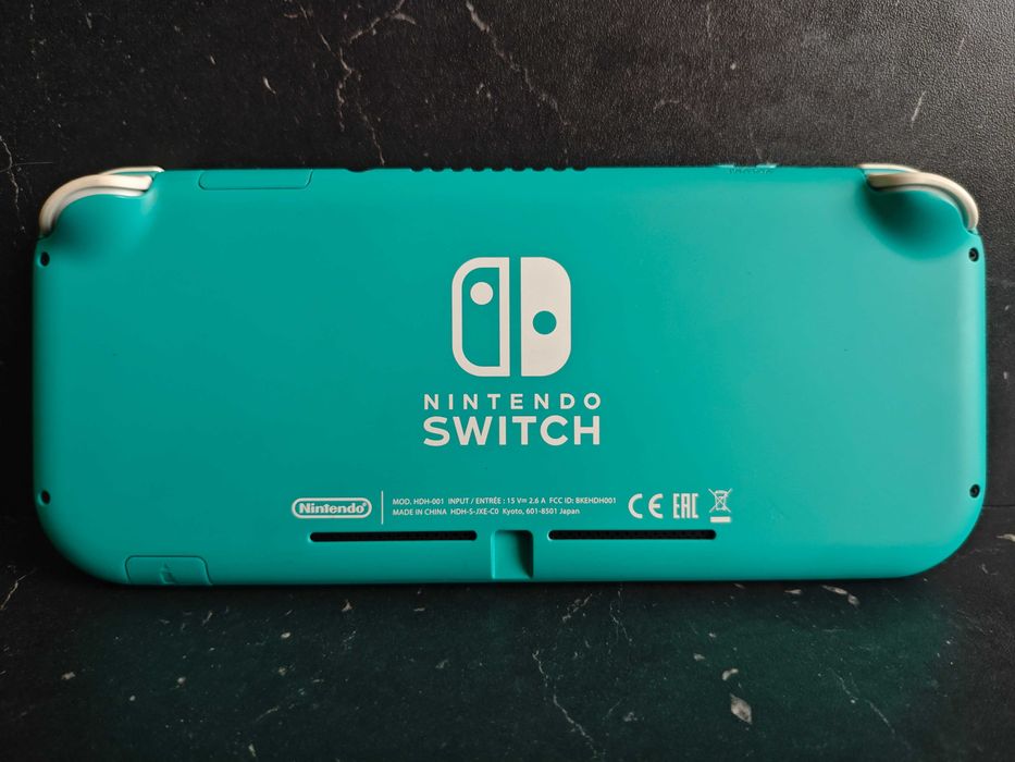 Konsola Nintendo Switch Lite + Etui + Nakładki