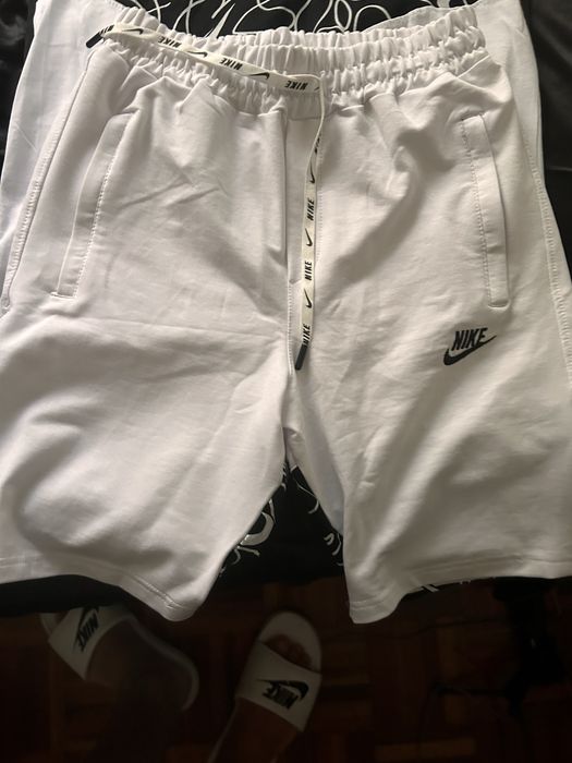 Conjunto nike branco e preto
