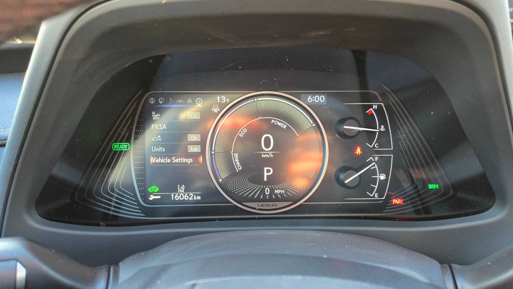 Lexus UX 250h AWD F Sport Design 2023 Гибрид пробег 7800км