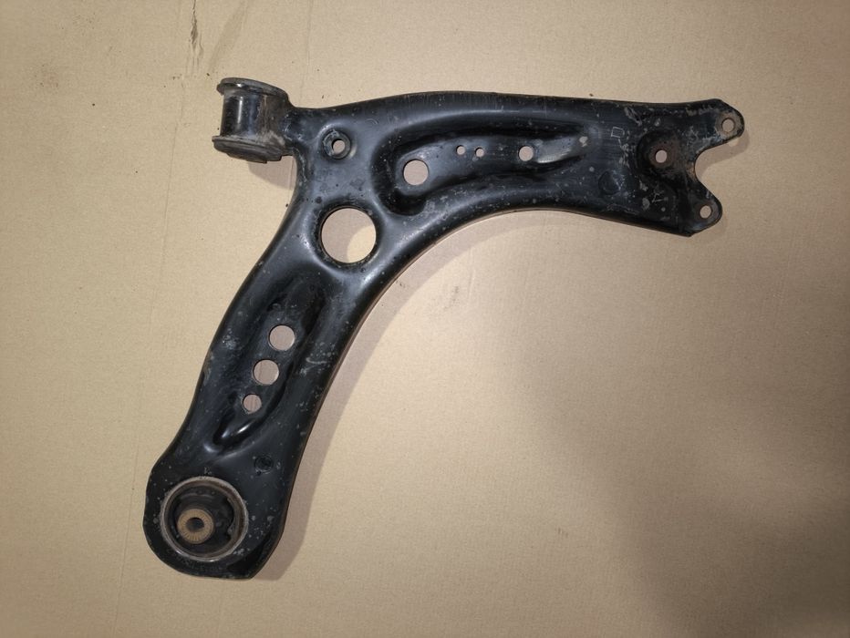 Важіль передній нижній правий Skoda octavia a7