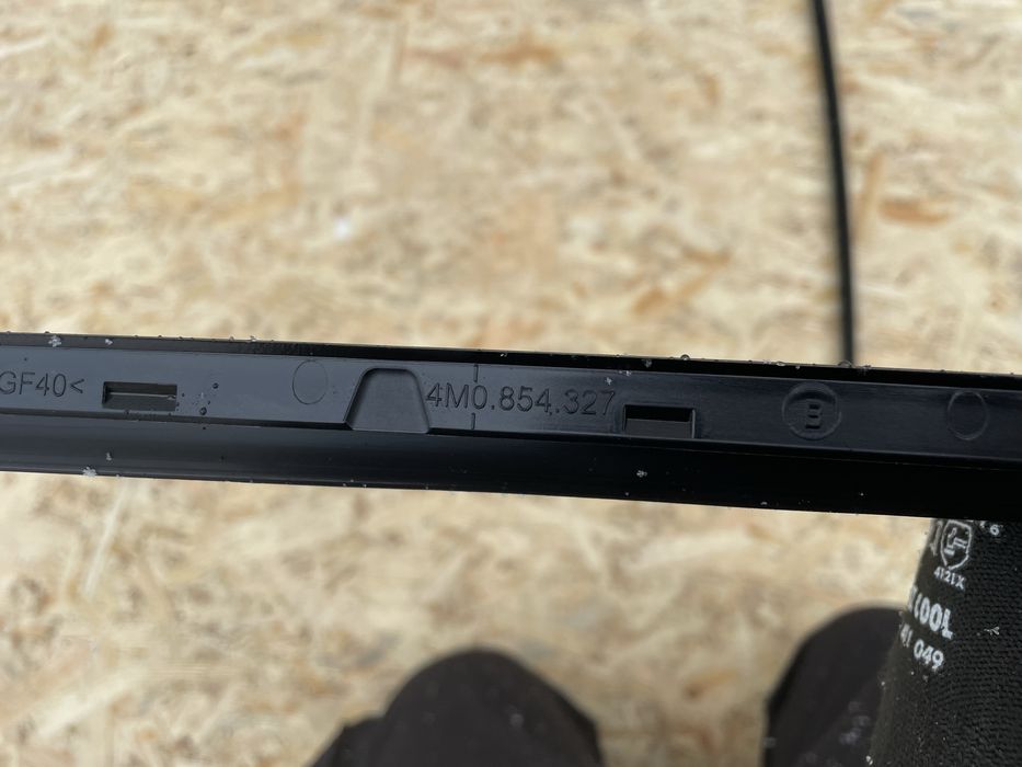 4M0.854.327 Audi Q7 4M Молнинг Лобового Скла Накладка Лобового Скла