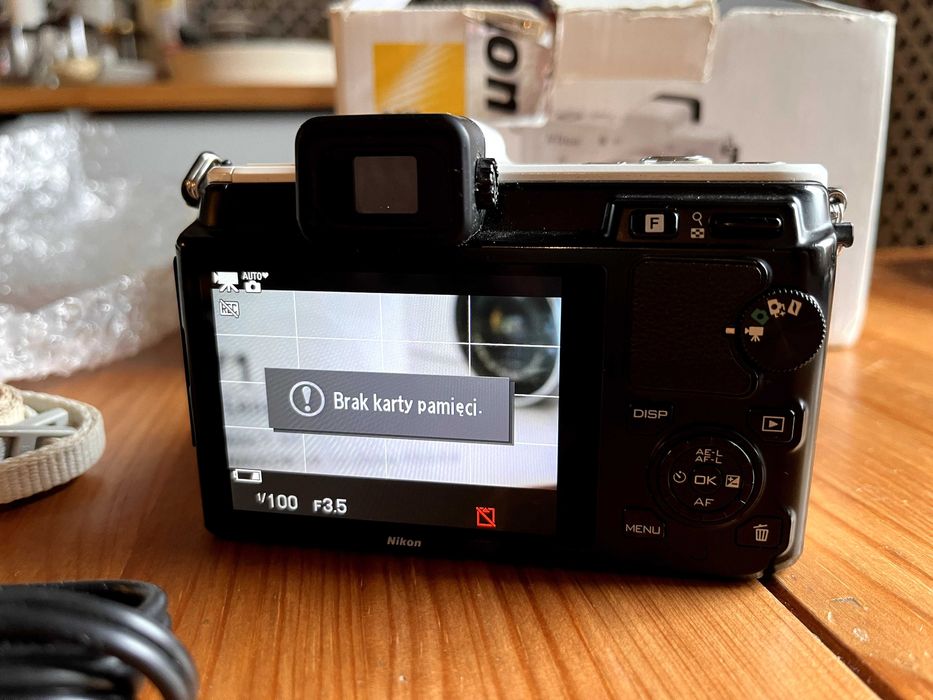 Nikon V1 zestaw body + obiektyw + akcesoria - uszkodzony obiektyw