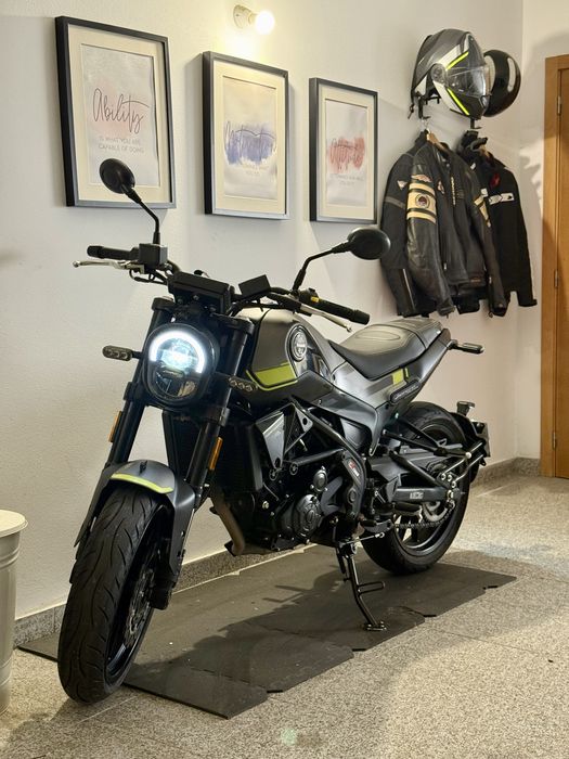 Moto Benelli Leoncino 250