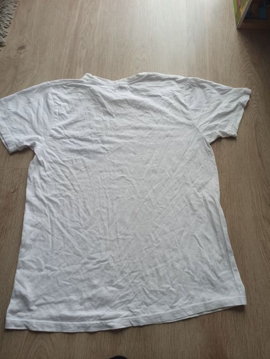 T-shirt. Koszulka z krótkim rękawem.