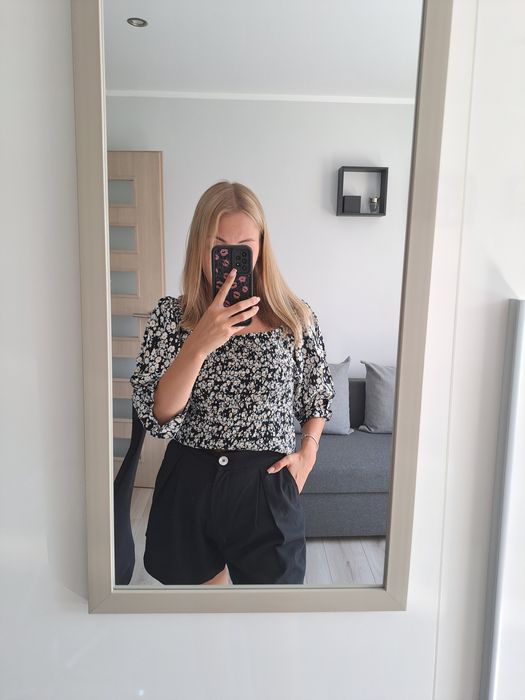 Bluzka w kwiatki z falbanką marszczona New yorker S