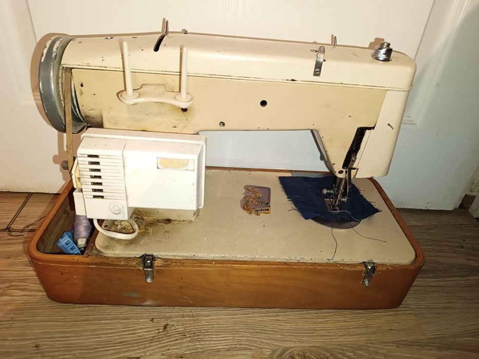 Maszyna do szycia Łucznik walizkowa