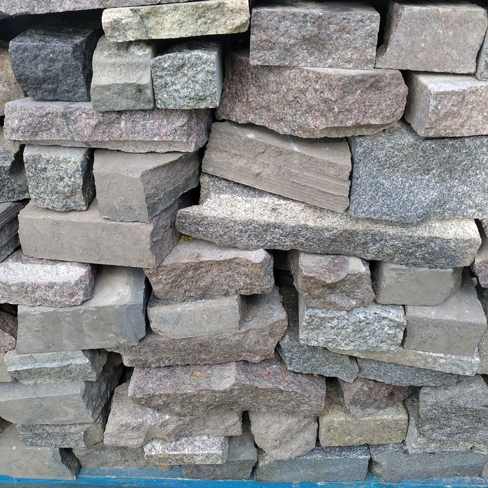 Kamień granitowy z rozbiórki skalniaka