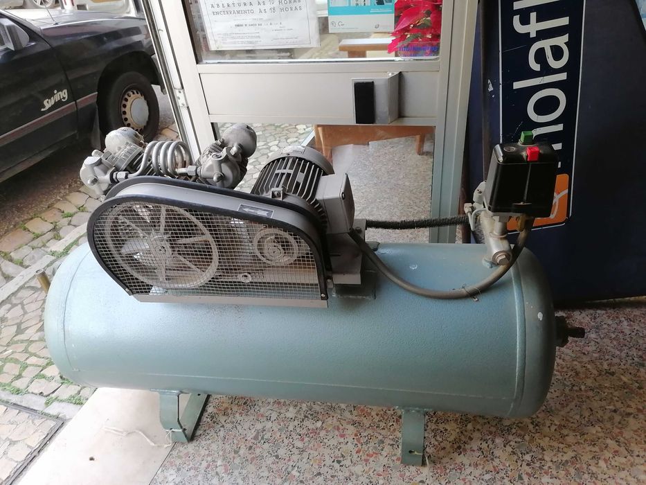 Compressor de Ar Trifásico 150l, seminovo da Bauer/ 2cv