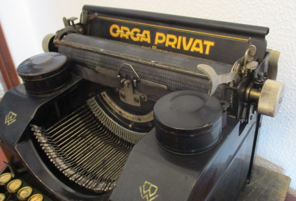 Maquina de escrever 1921 com caixa – Funciona