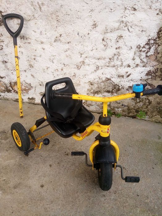 Triciclo com rodas de pneu e camera de ar