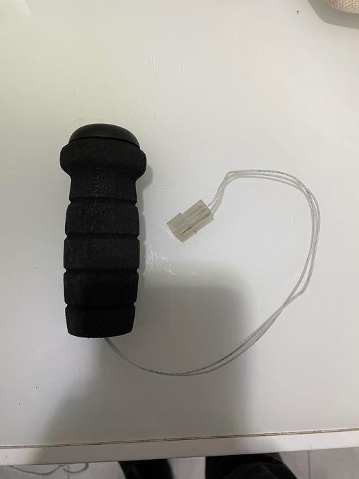 Nakładka na drążek sterowy z przyciskiem nadawania