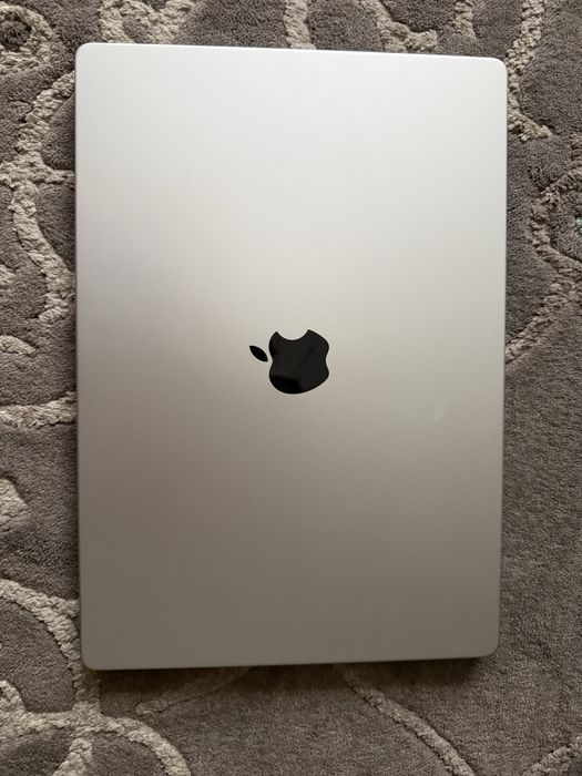 Macbook Pro 16 (M1 pro, 16 gb, 512 SSD)