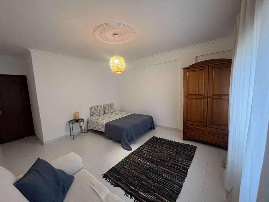 Quarto para arrendar em Belas