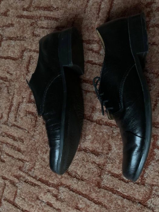 Buty do garnituru rozmiar 37 .