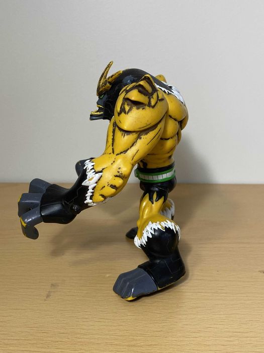 Ben 10 Omniverse Shocksquatch 13 cm Bandai