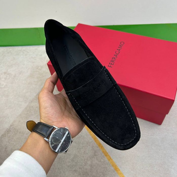 Нові туфлі.FERRAGAMO