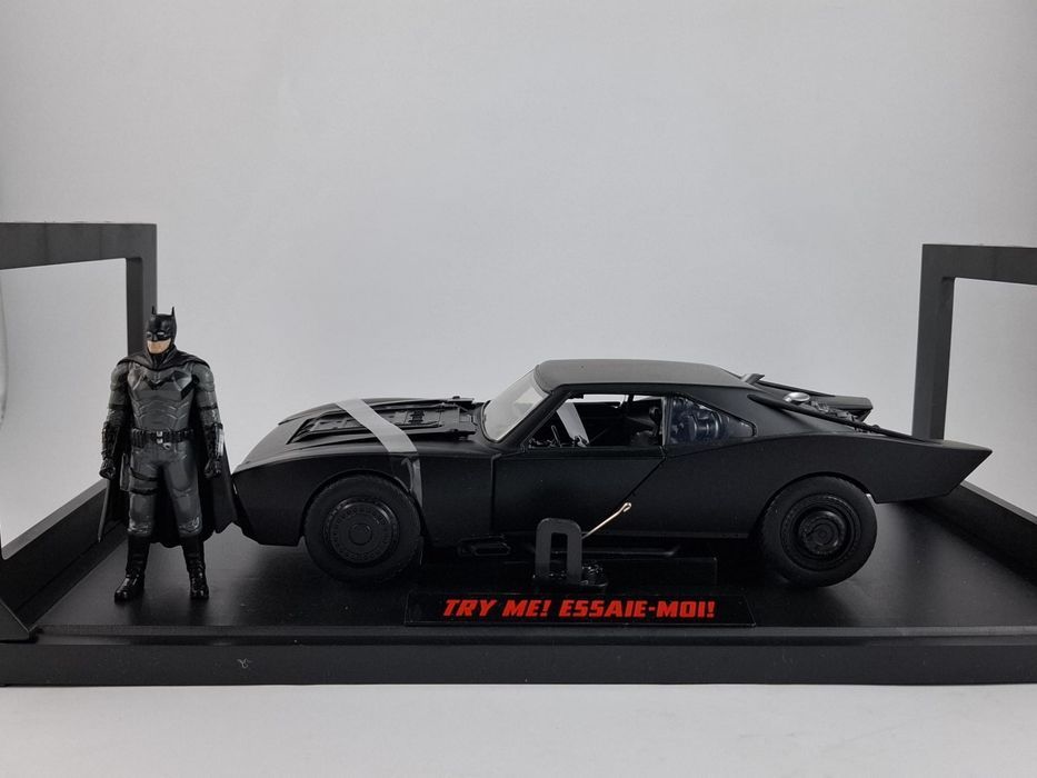 Jada BATMOBILE z figurką Batmana  1:18