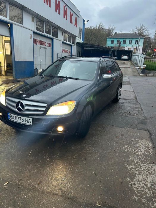 Мерседес c клас в гарному стані