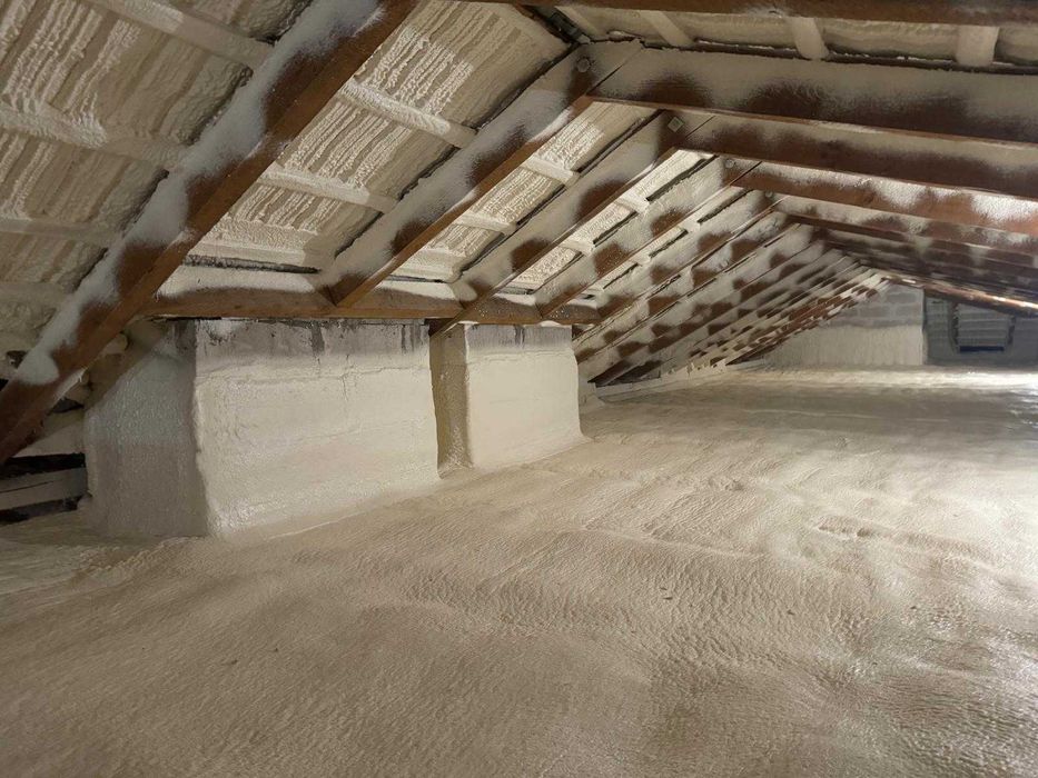 Ocieplania piana PUR celuloza ocieplanie poddaszy izolacja domu stropu