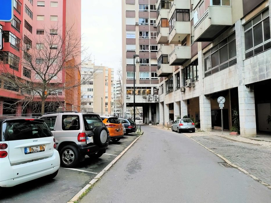 Lugar de Garangem junto ao Metro Lumiar