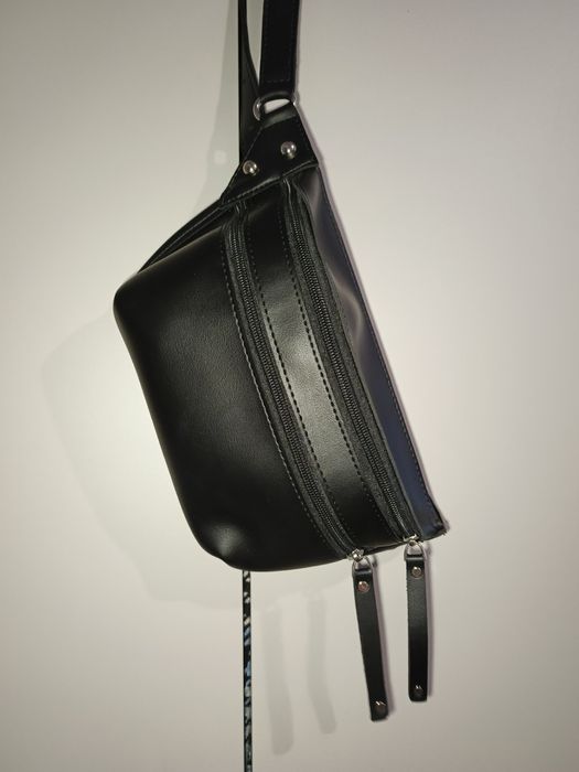 Жіноча сумка бананка