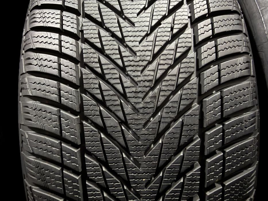 255/45 r 19 Goodyear 2шт.