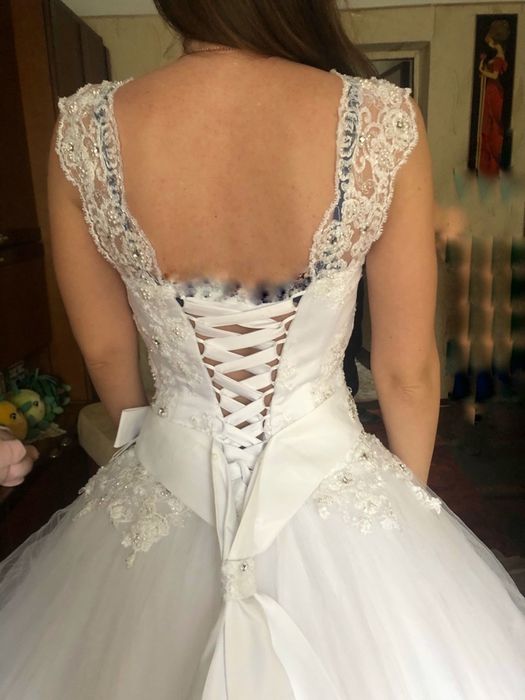 Продам весільну дизайнерську сукню