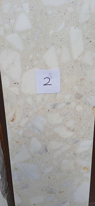Parapety z konglomeratu