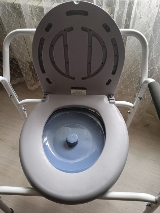 Продам крісло туалет