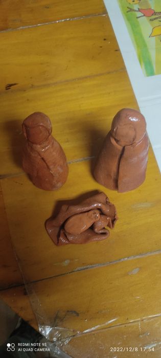 2 Presépios em barro, moldado a mão.