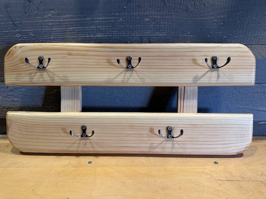 Дерев'яна вішалка