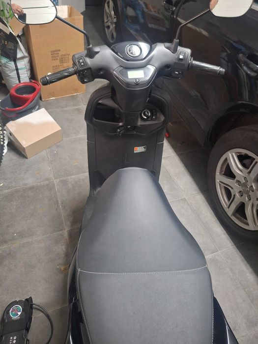 Yamaha NEOS scooter eléctrica