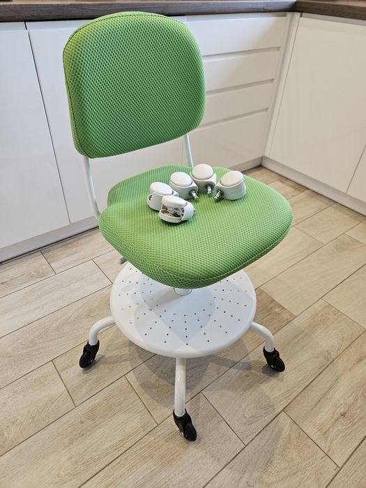 Krzesło IKEA VIMUND zielone + kółka kauczukowe