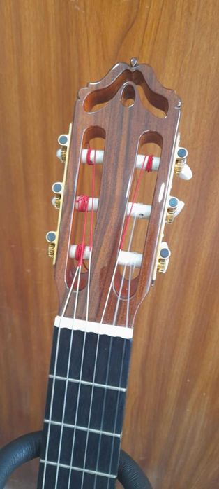 Guitarra clássica de excelente qualidade.