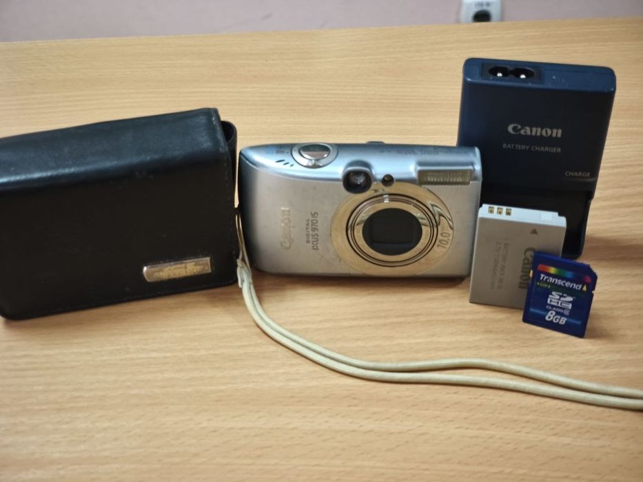Вінтажний цифровий фотоапарат Canon IXUS 970 IS