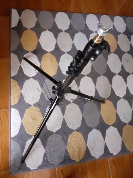 Par de tripés para cabeça de luz BOWENS BW6610