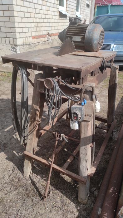 Станок деревообрабатывающий циркулярка