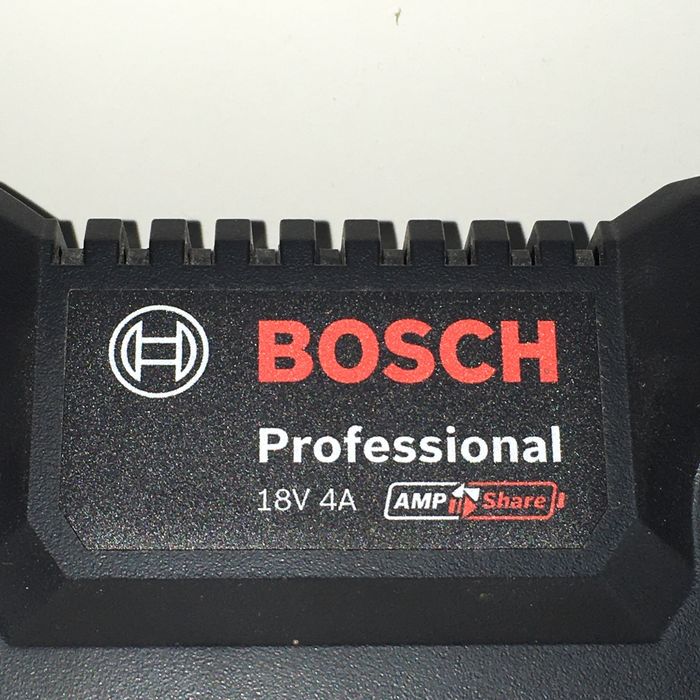 Carregador Bosch profissional 18V 4A