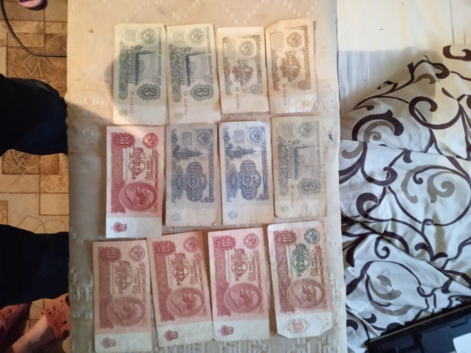 Банкноти справжні старі.