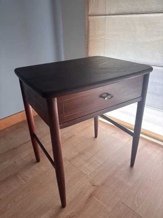 Mesinha de cabeceira de estilo Mid-Century
