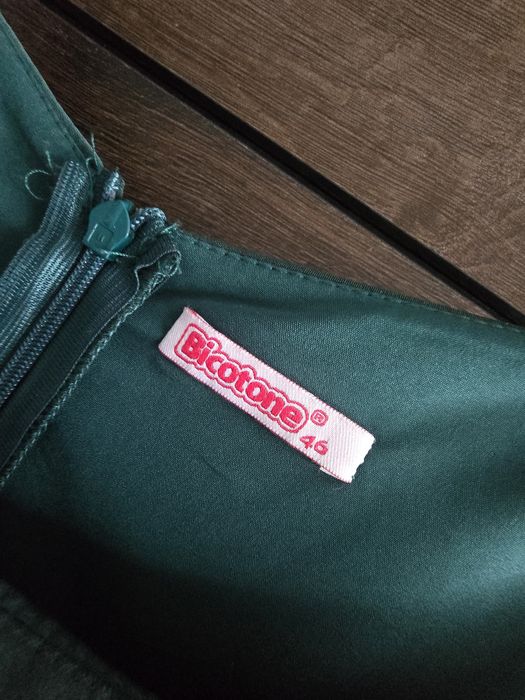 Elegancka sukienka z bolerkiem cekinowym