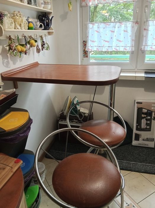 Stolik barowy z krzesłami