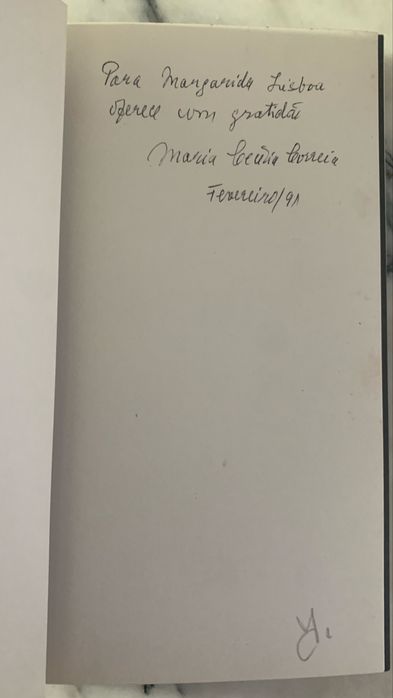 Pretérito Presente - Maria Cecília Correia