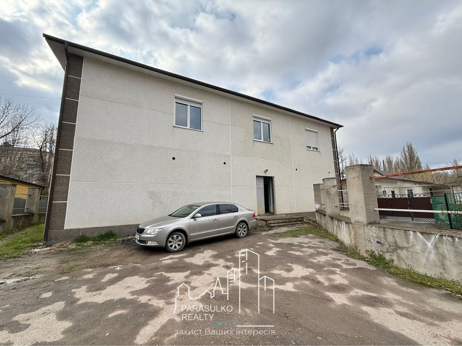 Продам окремо збудовану 3-и поверхову будівлю