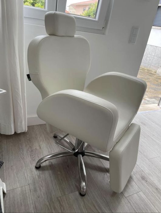 Cadeira estetica em otimo estado reclinavel