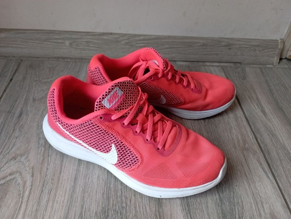 Nike adidasy koralowe