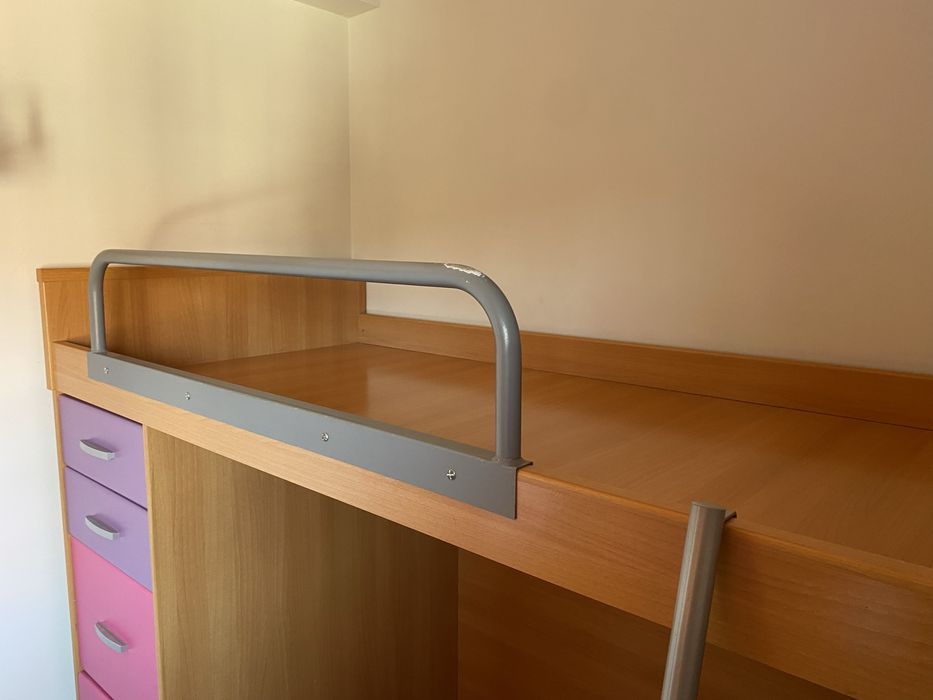 Cama Alta com 4 Gavetas e Escada em Madeira