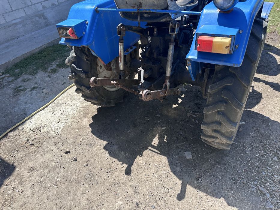 Продається трактор в ганому технічному стані за деталями звертайтесь за номером телефону